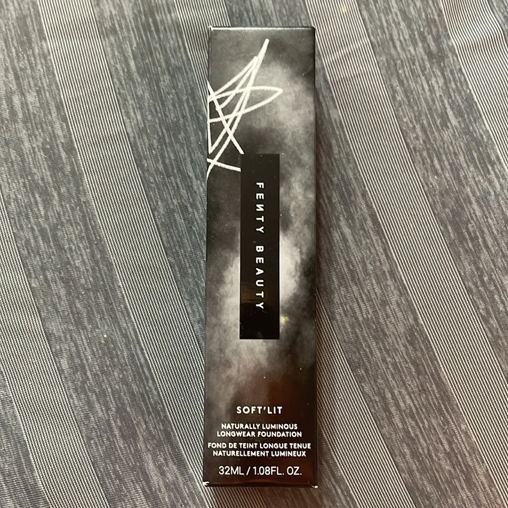 Fenty 310 Soft’Lit Naturally Luminous Longwear Foundation - Picture 3 of 6